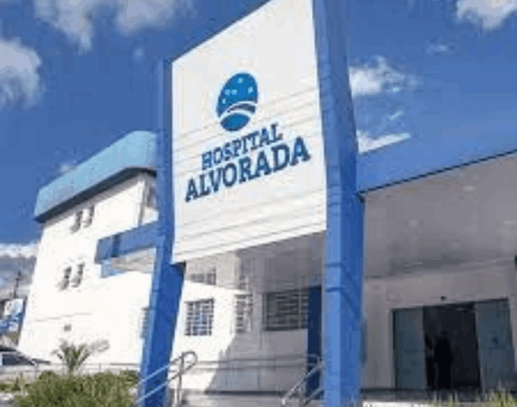 "O Hospital Alvorada, localizado em Jacareí, é uma instituição de saúde reconhecida pela qualidade no atendimento médico. Com uma estrutura completa e equipe de profissionais especializados, oferece serviços de emergência, internação e consultas em diversas especialidades, priorizando o bem-estar e a saúde de seus pacientes."